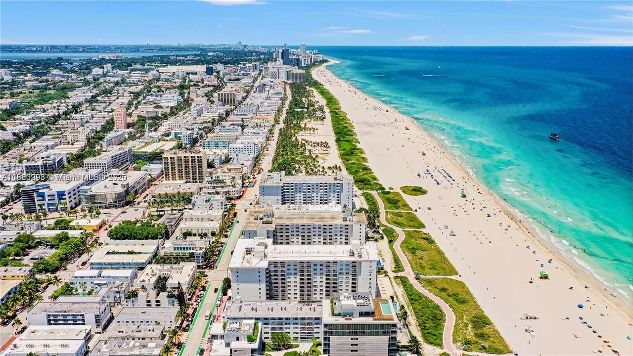 For Sale: $549,000 (1 beds, 1 baths, 655 Square Feet)