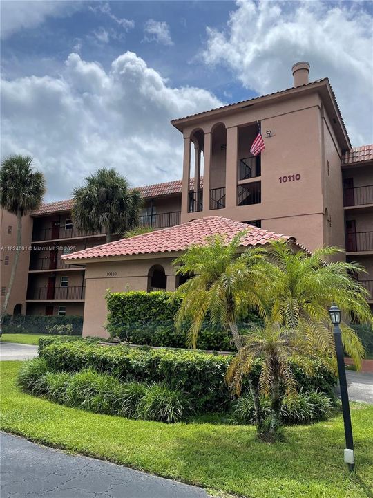 Recently Rented: $2,200 (2 beds, 2 baths, 1155 Square Feet)