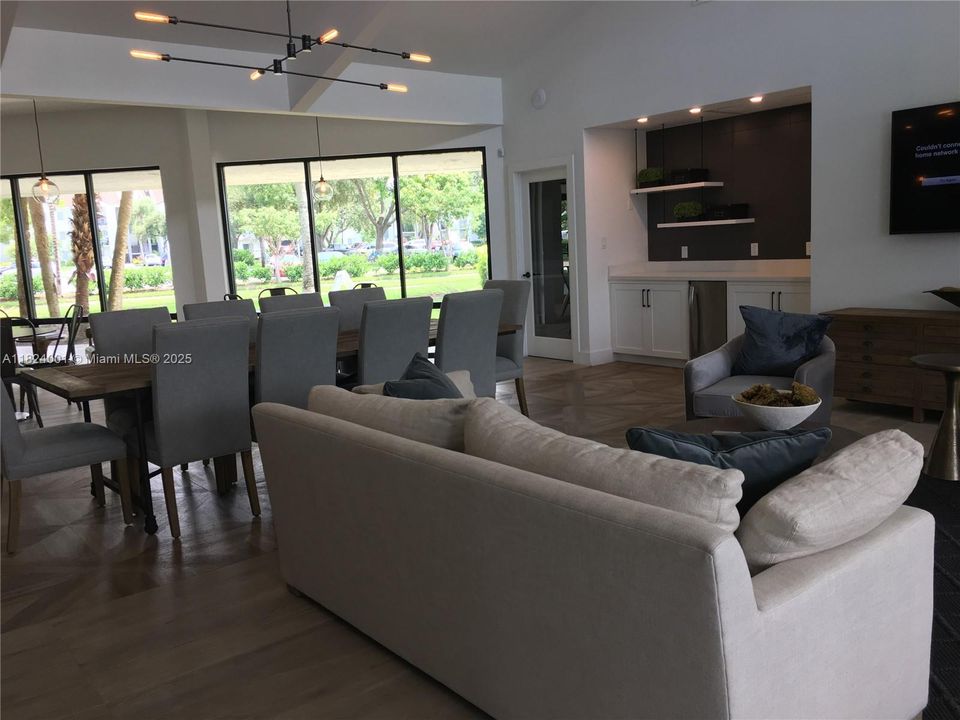 Recently Rented: $2,200 (2 beds, 2 baths, 1155 Square Feet)