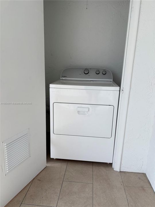 Recently Rented: $2,200 (2 beds, 2 baths, 1155 Square Feet)