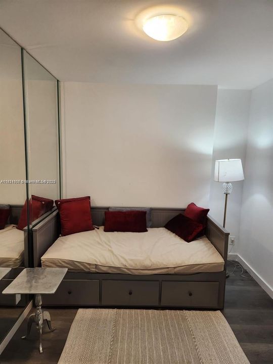 En Venta: $415,000 (2 camas, 1 baños, 1070 Pies cuadrados)