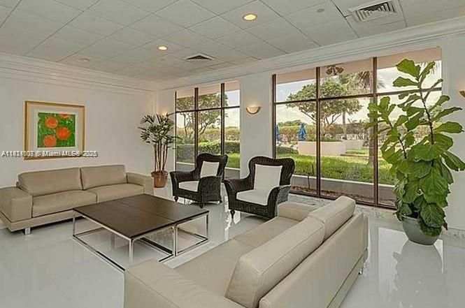 En Venta: $415,000 (2 camas, 1 baños, 1070 Pies cuadrados)