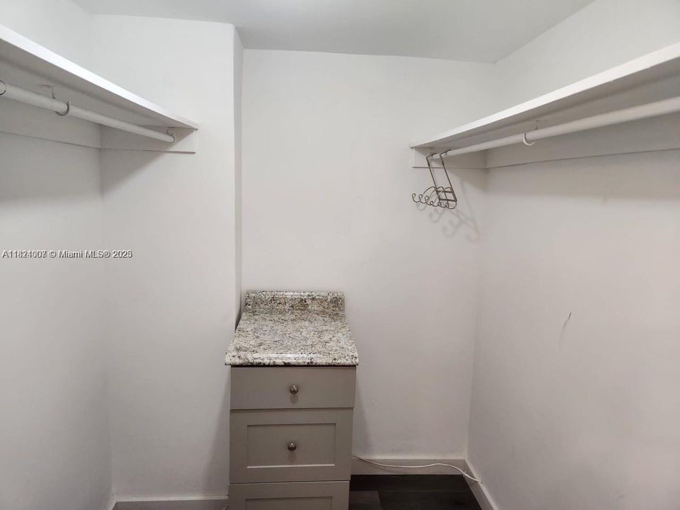 En Venta: $415,000 (2 camas, 1 baños, 1070 Pies cuadrados)