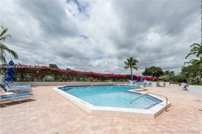 En Venta: $415,000 (2 camas, 1 baños, 1070 Pies cuadrados)