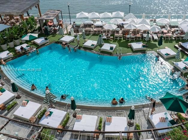 待售: $499,000 (1 贝兹, 1 浴室, 696 平方英尺)