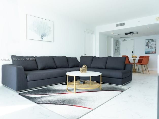 待售: $499,000 (1 贝兹, 1 浴室, 696 平方英尺)