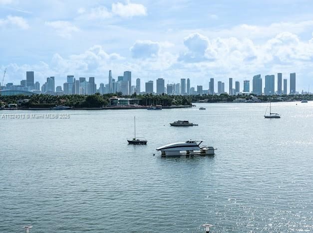 待售: $499,000 (1 贝兹, 1 浴室, 696 平方英尺)