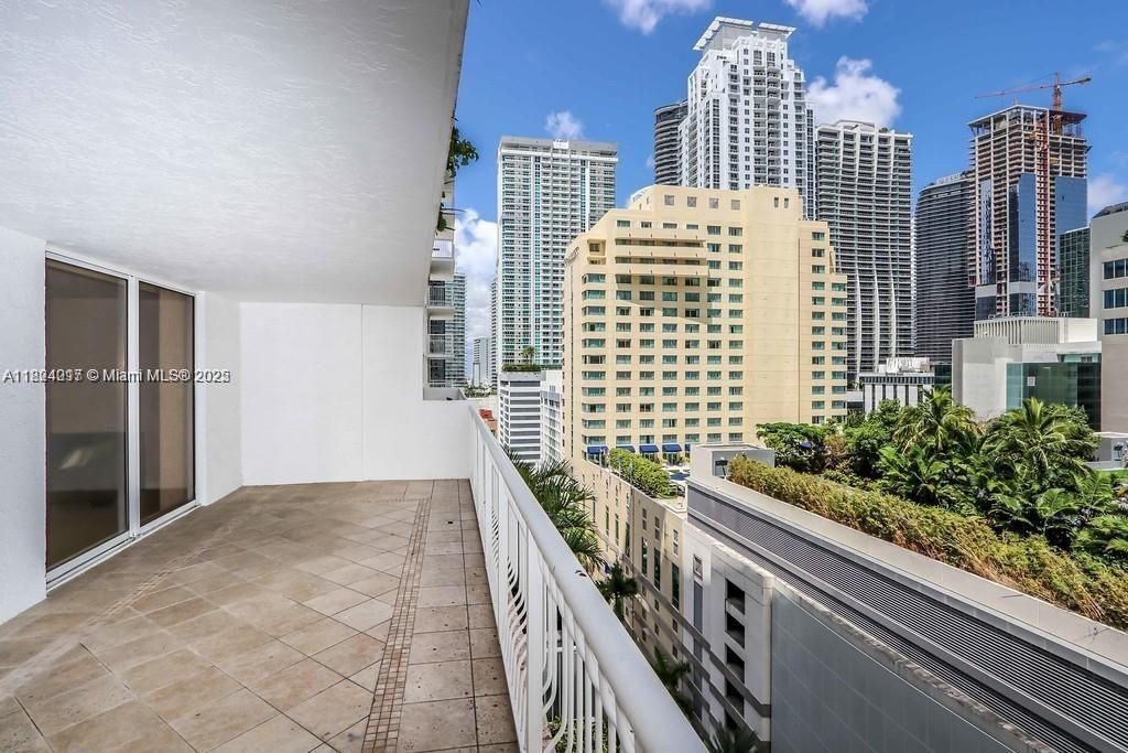 For Sale: $439,000 (1 beds, 1 baths, 825 Square Feet)