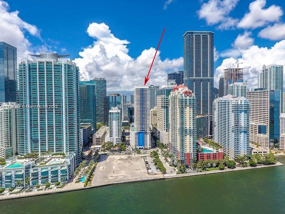 For Sale: $439,000 (1 beds, 1 baths, 825 Square Feet)