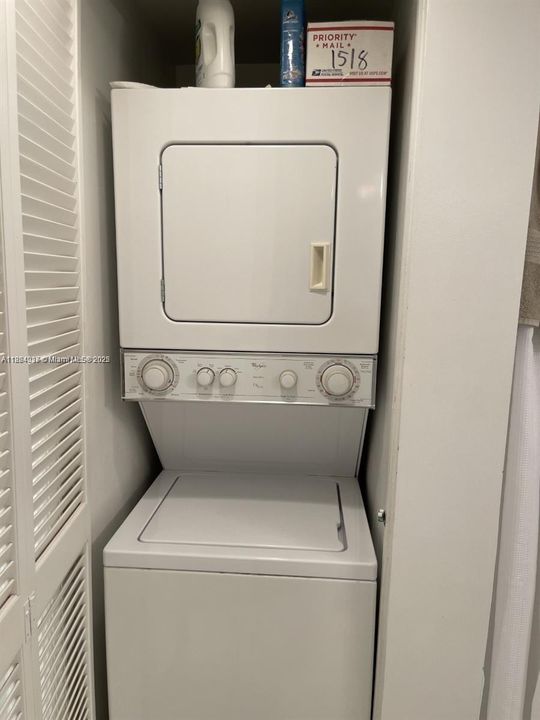 For Sale: $439,000 (1 beds, 1 baths, 825 Square Feet)