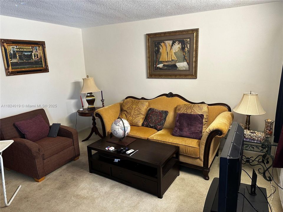 На продажу: $114,999 (1 спален, 1 ванн, 600 Квадратных фут)