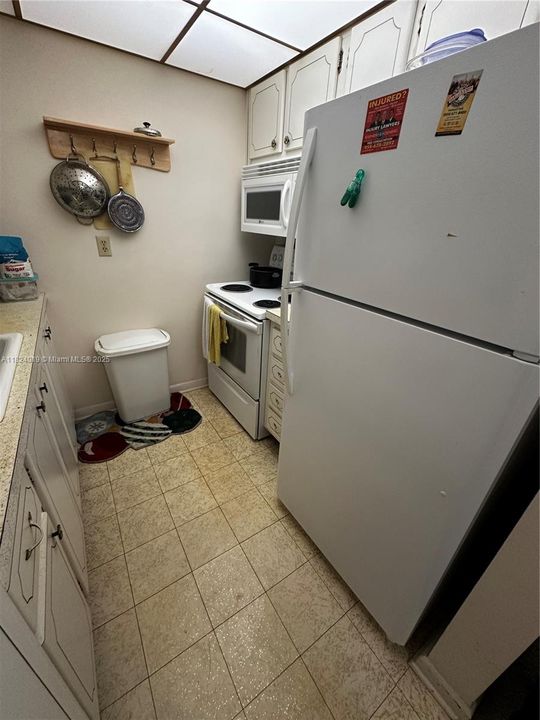 На продажу: $114,999 (1 спален, 1 ванн, 600 Квадратных фут)