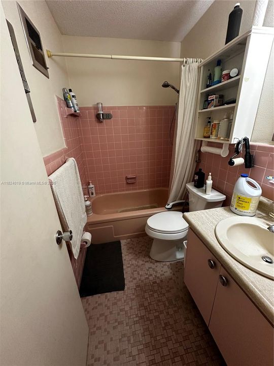 На продажу: $114,999 (1 спален, 1 ванн, 600 Квадратных фут)