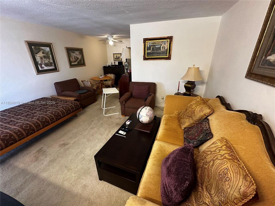 На продажу: $114,999 (1 спален, 1 ванн, 600 Квадратных фут)