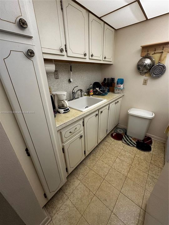 На продажу: $114,999 (1 спален, 1 ванн, 600 Квадратных фут)