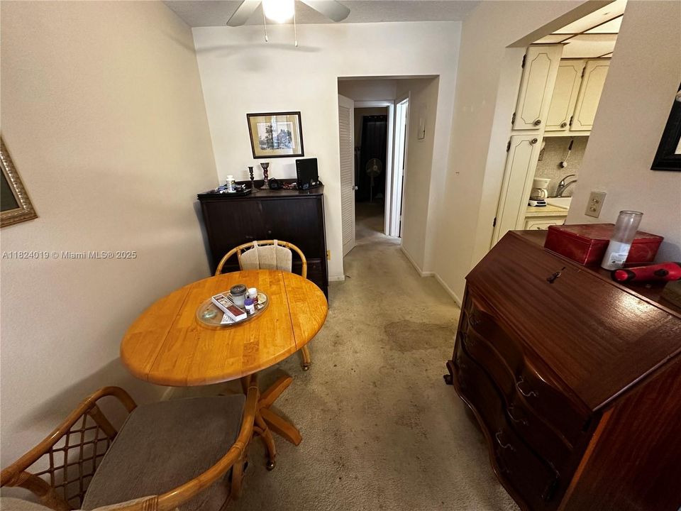 На продажу: $114,999 (1 спален, 1 ванн, 600 Квадратных фут)