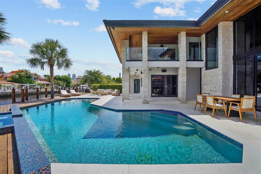 Recently Rented: $44,000 (5 beds, 6 baths, 3955 Square Feet)