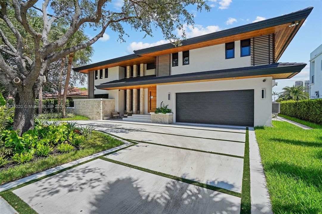 Recently Rented: $44,000 (5 beds, 6 baths, 3955 Square Feet)