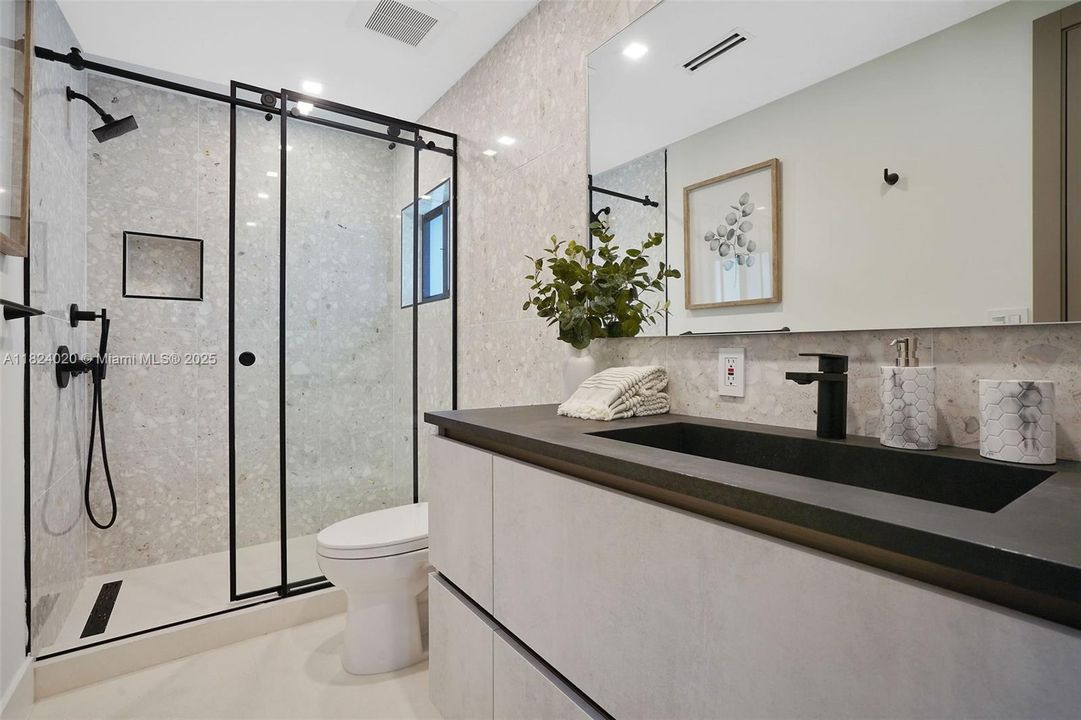 Recently Rented: $44,000 (5 beds, 6 baths, 3955 Square Feet)