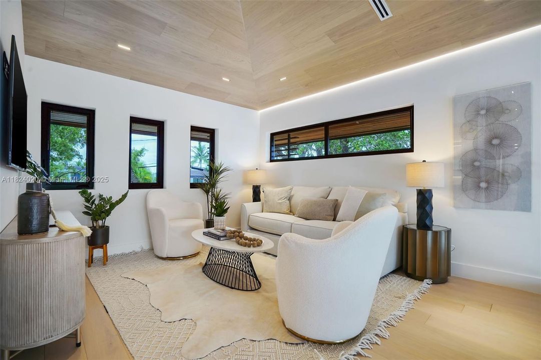 Recently Rented: $44,000 (5 beds, 6 baths, 3955 Square Feet)