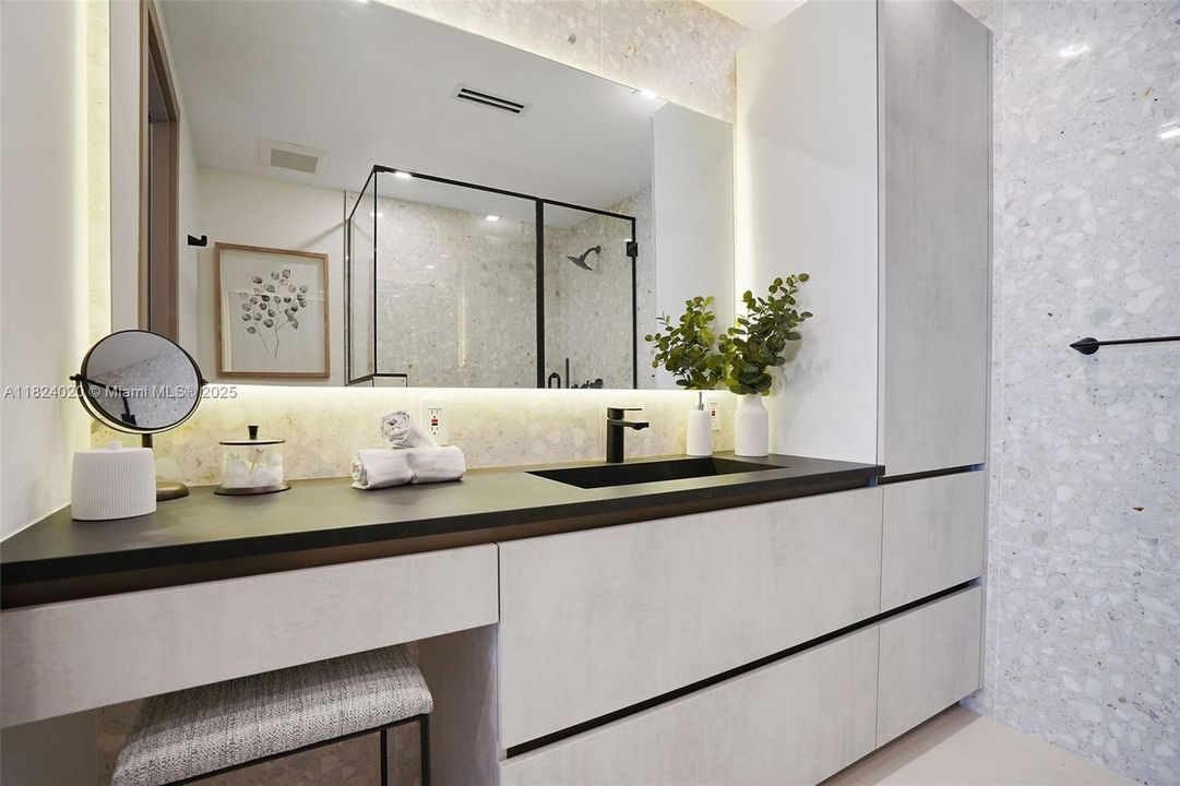 Recently Rented: $44,000 (5 beds, 6 baths, 3955 Square Feet)