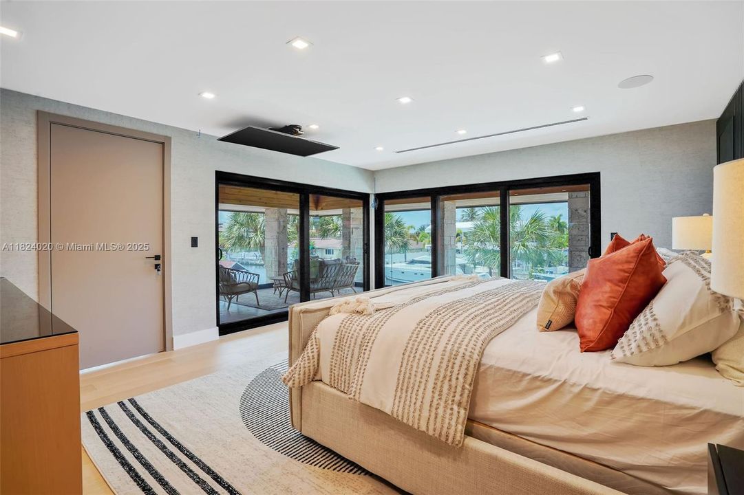 Recently Rented: $44,000 (5 beds, 6 baths, 3955 Square Feet)