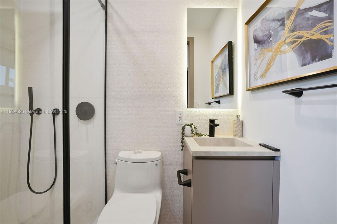 Recently Rented: $44,000 (5 beds, 6 baths, 3955 Square Feet)