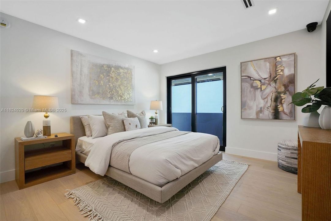 Recently Rented: $44,000 (5 beds, 6 baths, 3955 Square Feet)