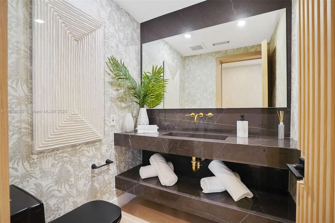 Recently Rented: $44,000 (5 beds, 6 baths, 3955 Square Feet)