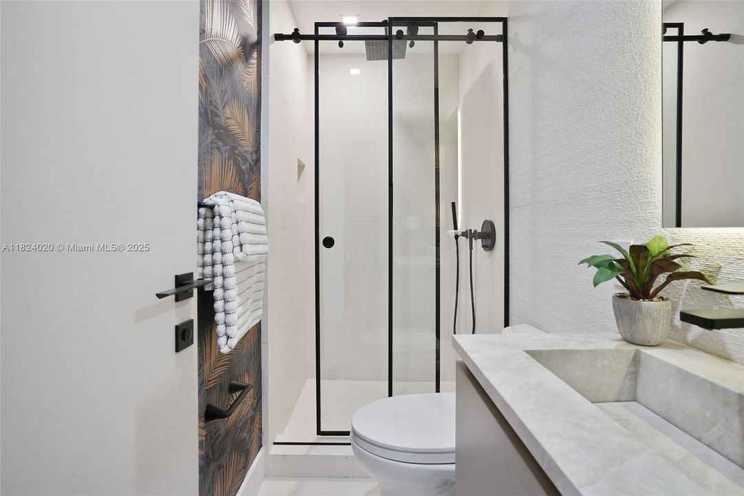 Recently Rented: $44,000 (5 beds, 6 baths, 3955 Square Feet)