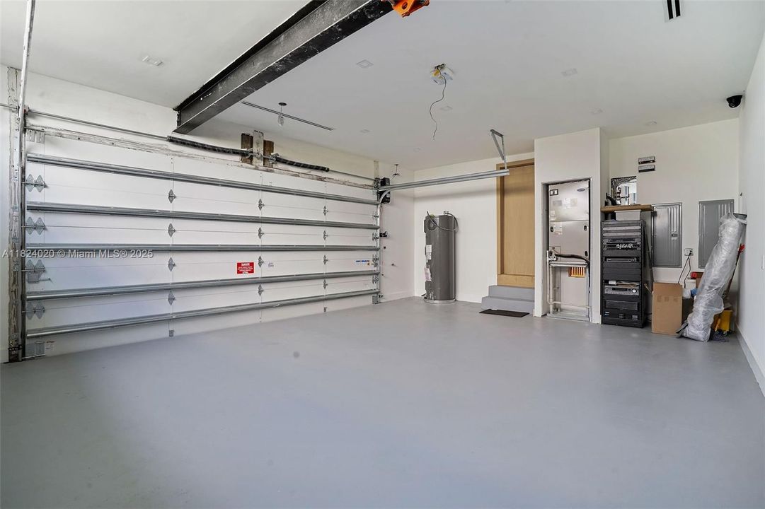 Recently Rented: $44,000 (5 beds, 6 baths, 3955 Square Feet)