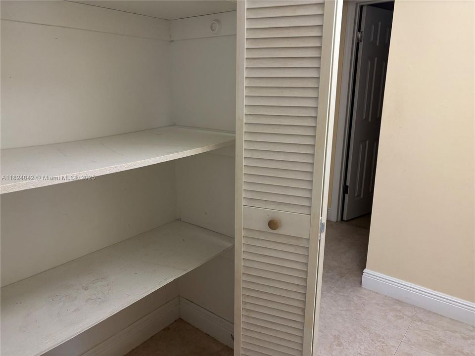 Activo con contrato: $245,000 (2 camas, 2 baños, 1071 Pies cuadrados)