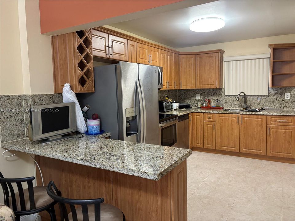 Activo con contrato: $245,000 (2 camas, 2 baños, 1071 Pies cuadrados)