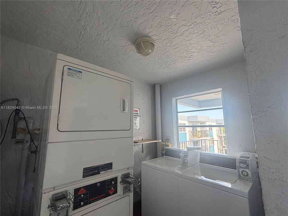 Activo con contrato: $245,000 (2 camas, 2 baños, 1071 Pies cuadrados)