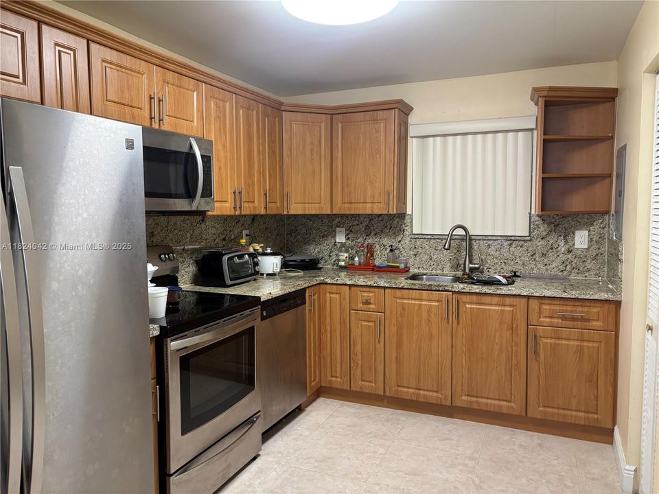 Activo con contrato: $245,000 (2 camas, 2 baños, 1071 Pies cuadrados)