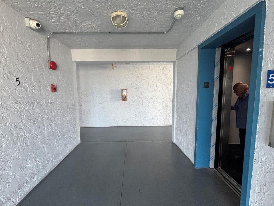 Activo con contrato: $245,000 (2 camas, 2 baños, 1071 Pies cuadrados)