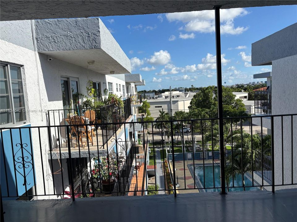 Activo con contrato: $245,000 (2 camas, 2 baños, 1071 Pies cuadrados)