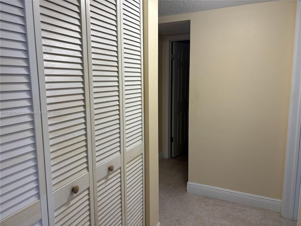 Activo con contrato: $245,000 (2 camas, 2 baños, 1071 Pies cuadrados)