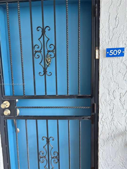 Activo con contrato: $245,000 (2 camas, 2 baños, 1071 Pies cuadrados)