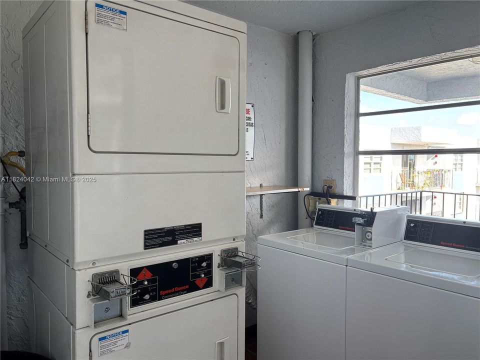 Activo con contrato: $245,000 (2 camas, 2 baños, 1071 Pies cuadrados)