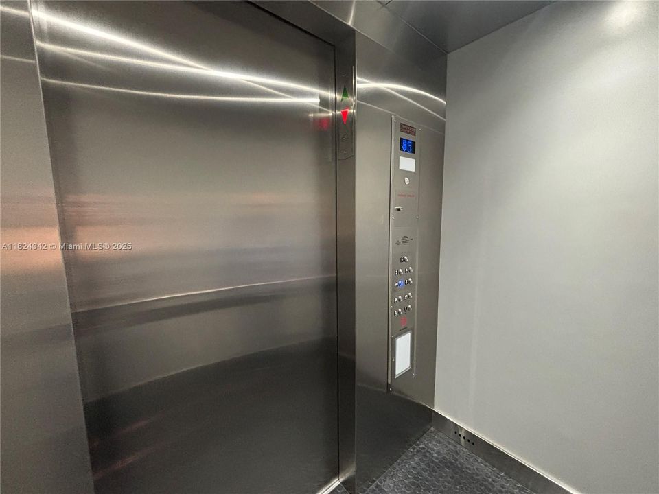 Activo con contrato: $245,000 (2 camas, 2 baños, 1071 Pies cuadrados)