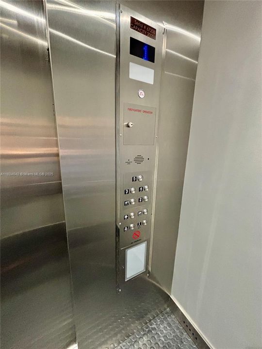 Activo con contrato: $245,000 (2 camas, 2 baños, 1071 Pies cuadrados)