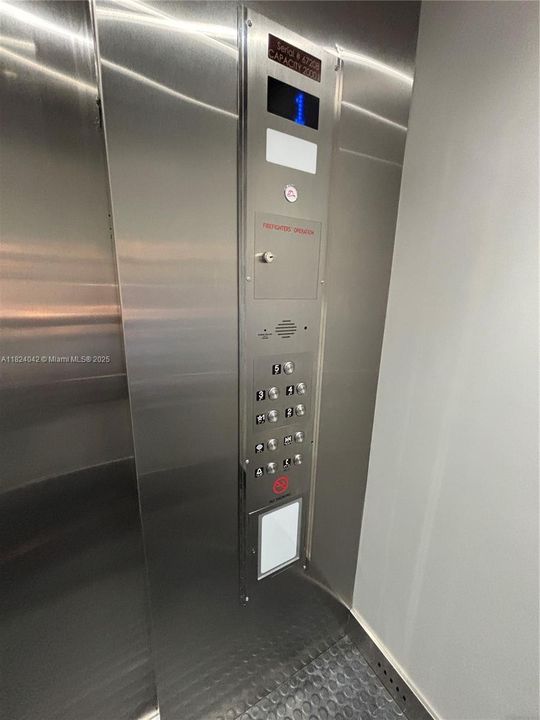 Activo con contrato: $245,000 (2 camas, 2 baños, 1071 Pies cuadrados)