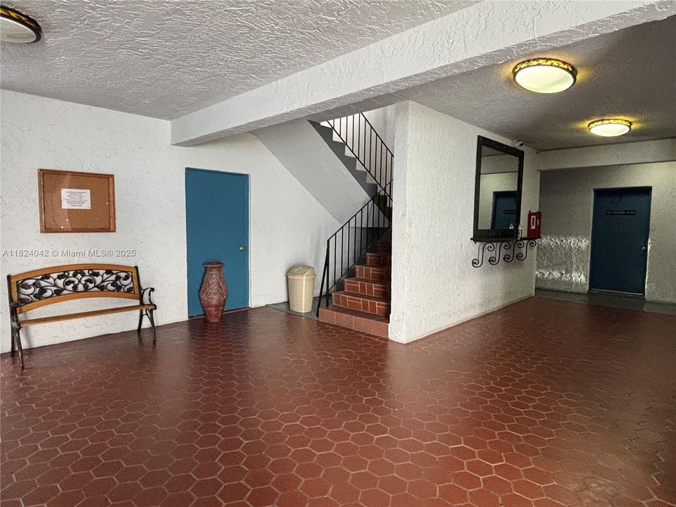 Activo con contrato: $245,000 (2 camas, 2 baños, 1071 Pies cuadrados)