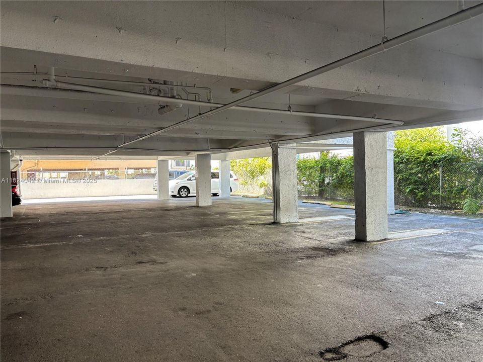 Activo con contrato: $245,000 (2 camas, 2 baños, 1071 Pies cuadrados)