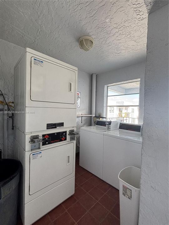 Activo con contrato: $245,000 (2 camas, 2 baños, 1071 Pies cuadrados)