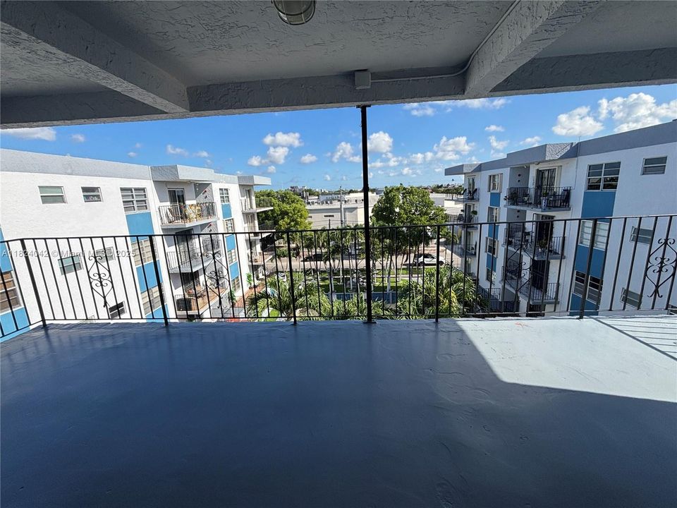 Activo con contrato: $245,000 (2 camas, 2 baños, 1071 Pies cuadrados)