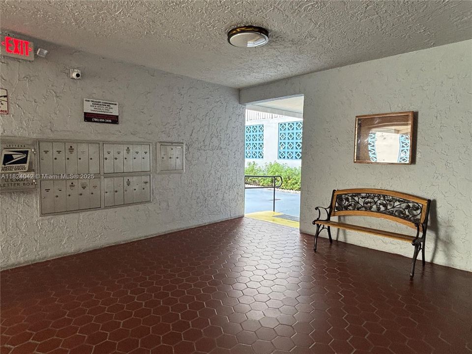 Activo con contrato: $245,000 (2 camas, 2 baños, 1071 Pies cuadrados)