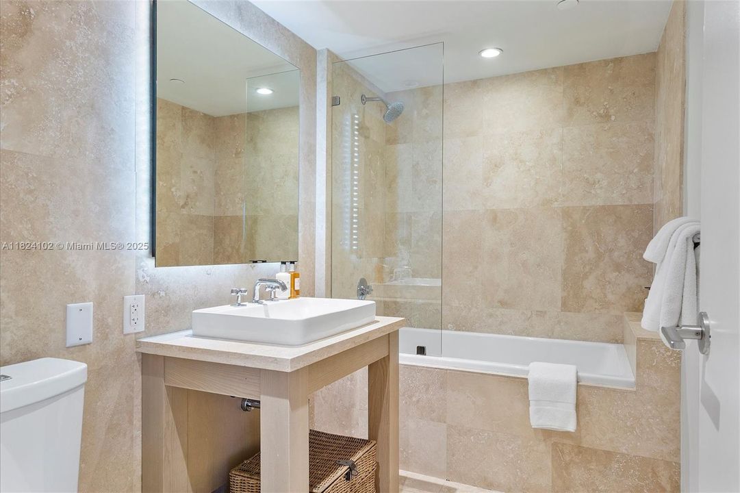 待售: $6,880,223 (3 贝兹, 3 浴室, 2261 平方英尺)