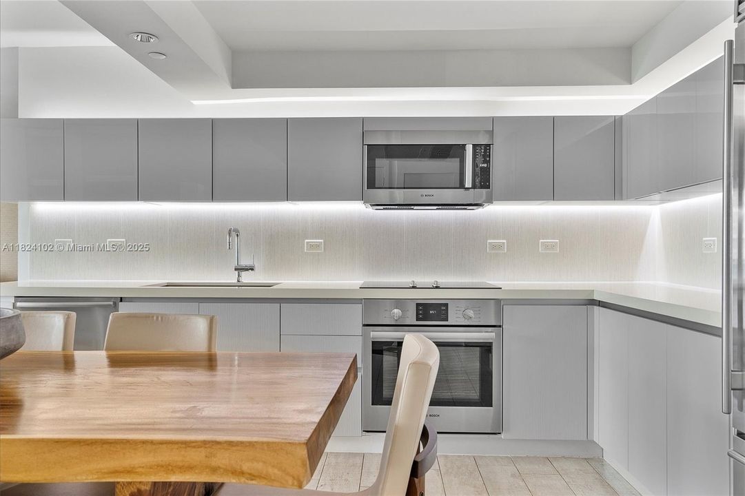 待售: $6,880,223 (3 贝兹, 3 浴室, 2261 平方英尺)